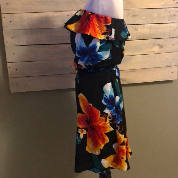 WHBM Dress - Picture 3 of 6